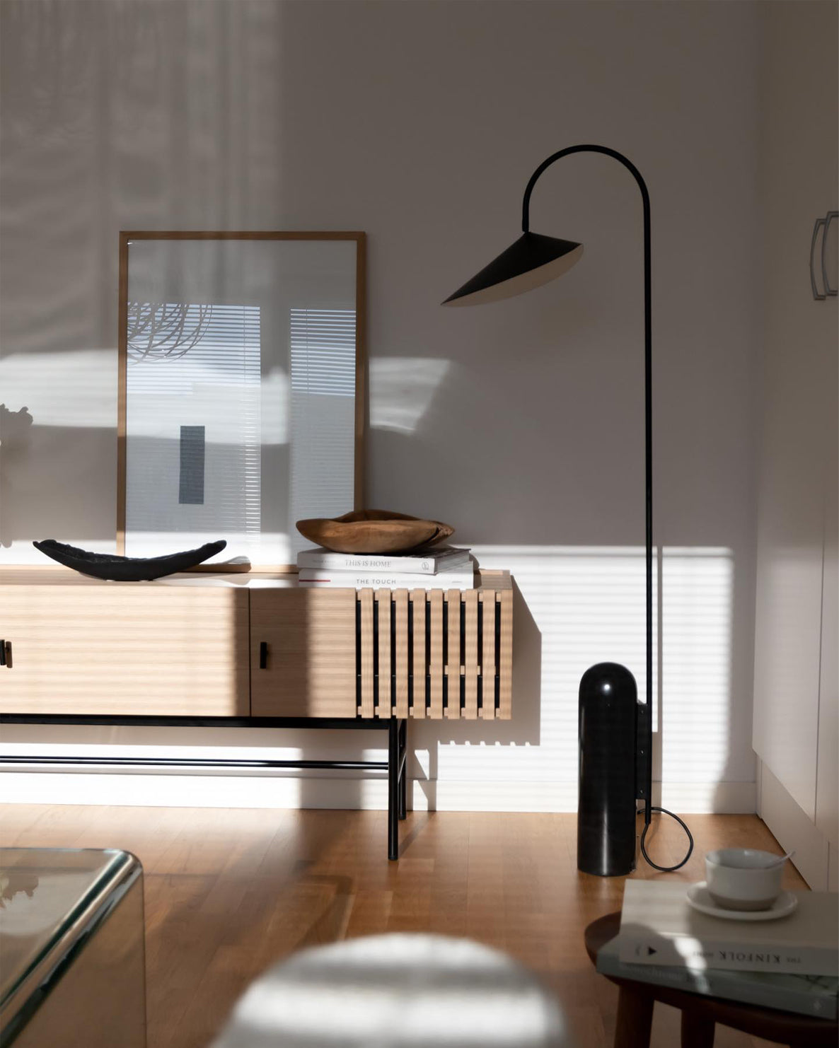 Lampa podłogowa minimalistyczna Balavek