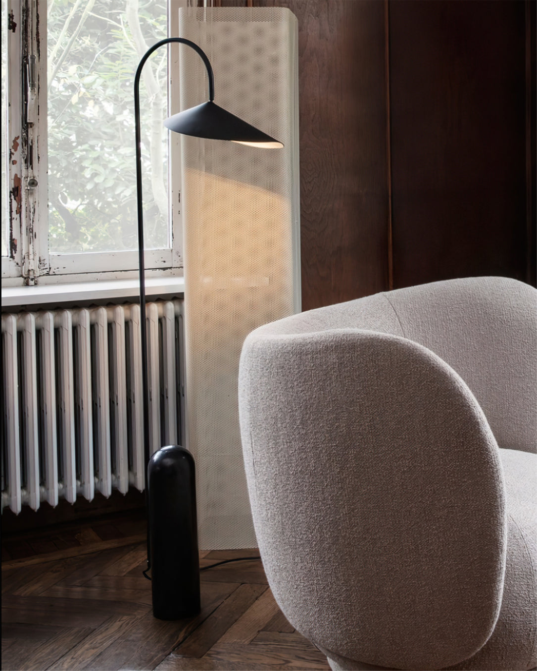 Lampa podłogowa minimalistyczna Balavek