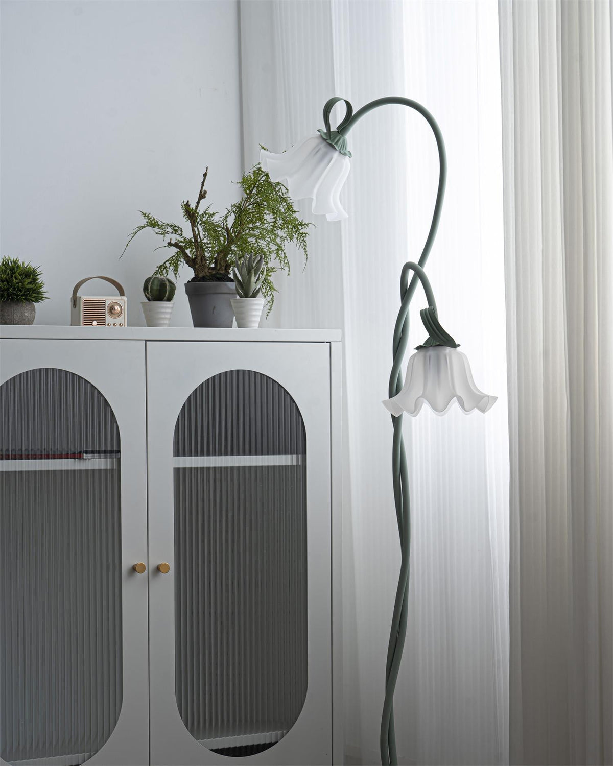 Lampa podłogowa kwiatowa Solmion