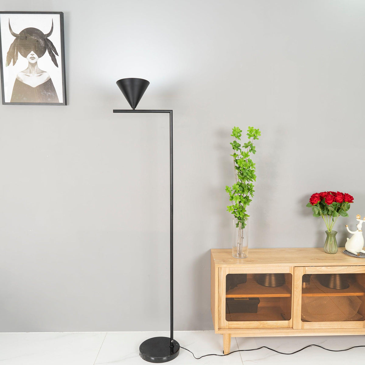 Lampa podłogowa stożkowa Mirel