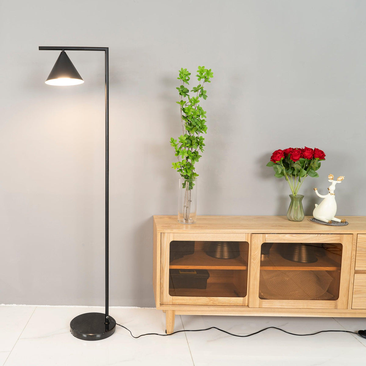 Lampa podłogowa stożkowa Mirel