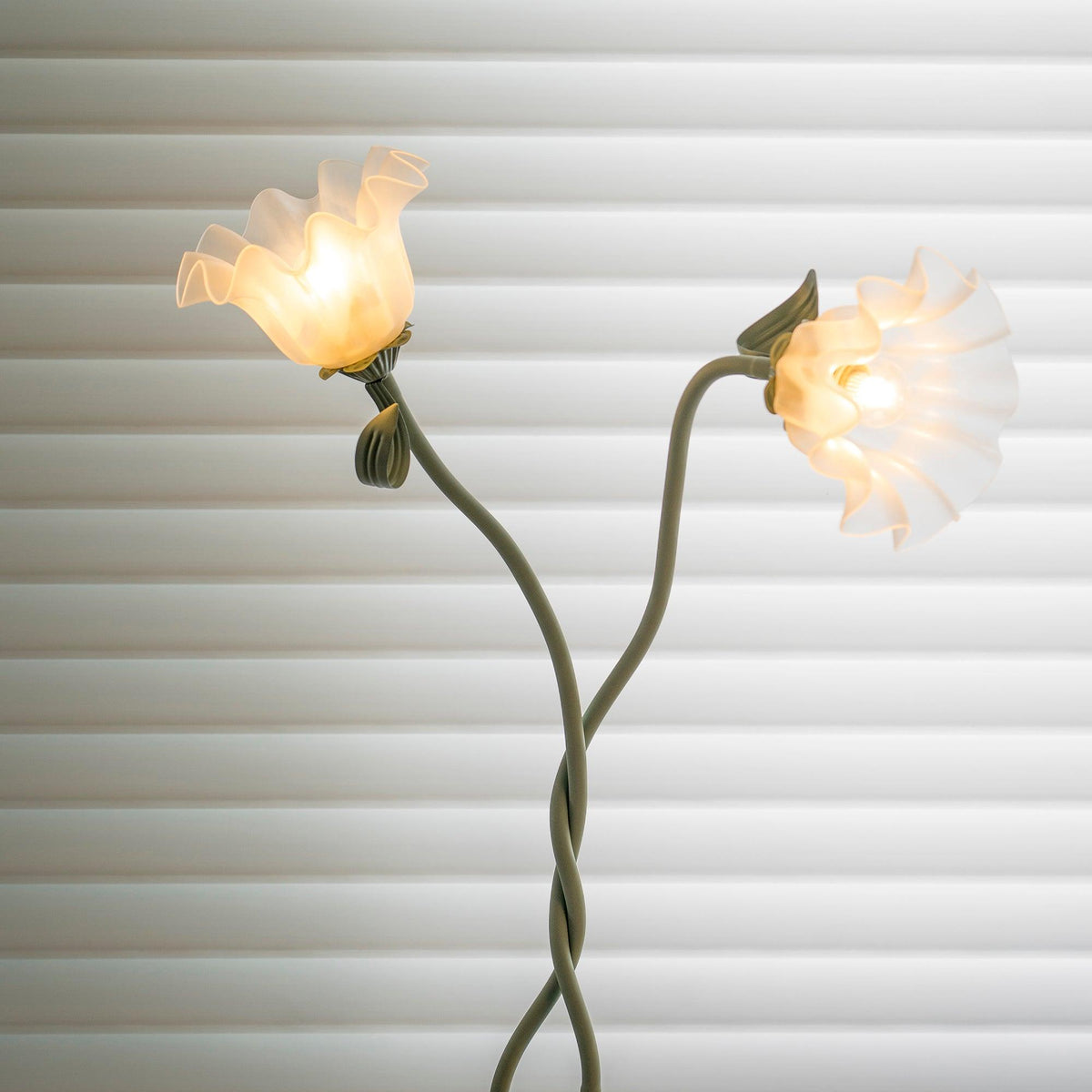 Lampa podłogowa kwiatowa Solmion