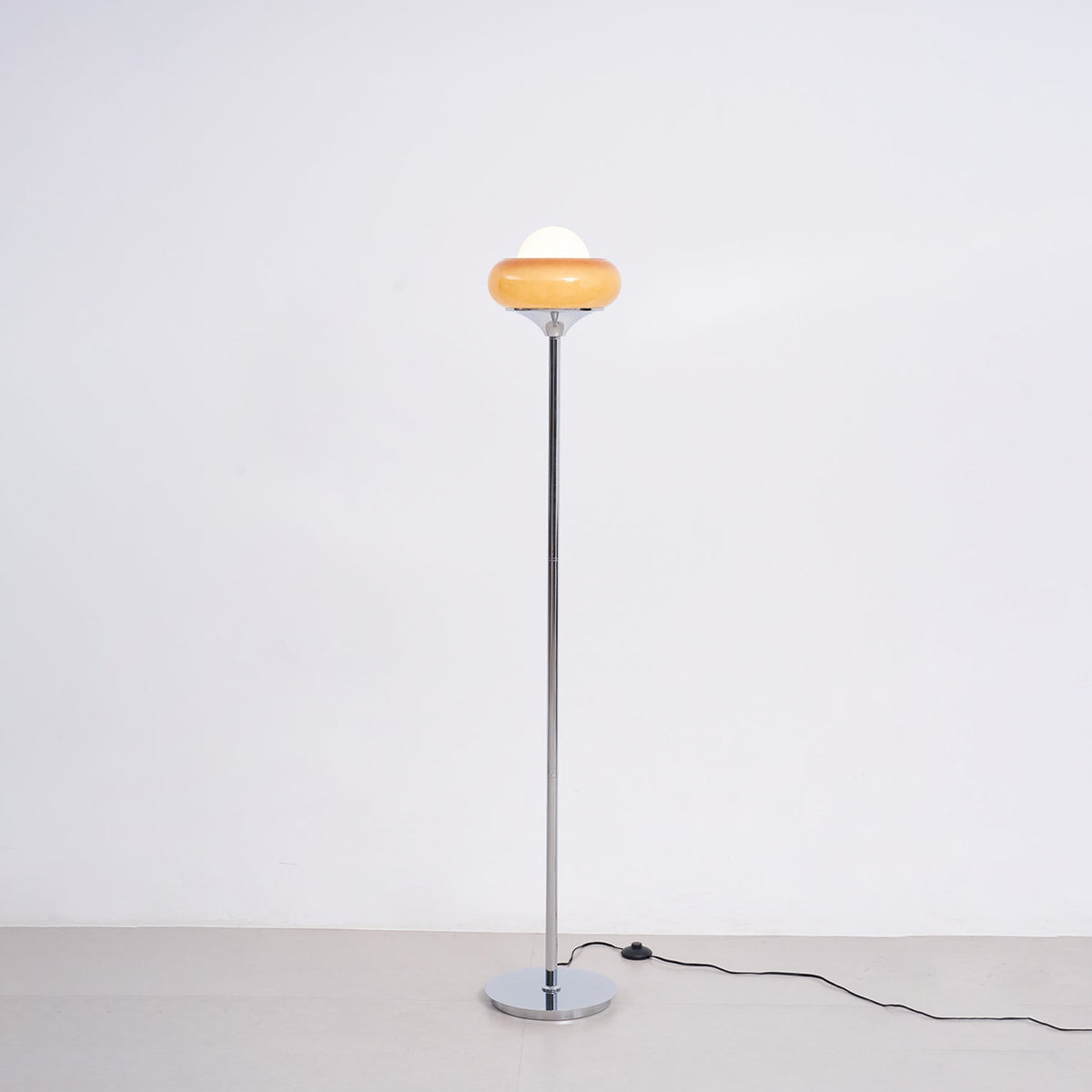 Lampa podłogowa kulista Venerin