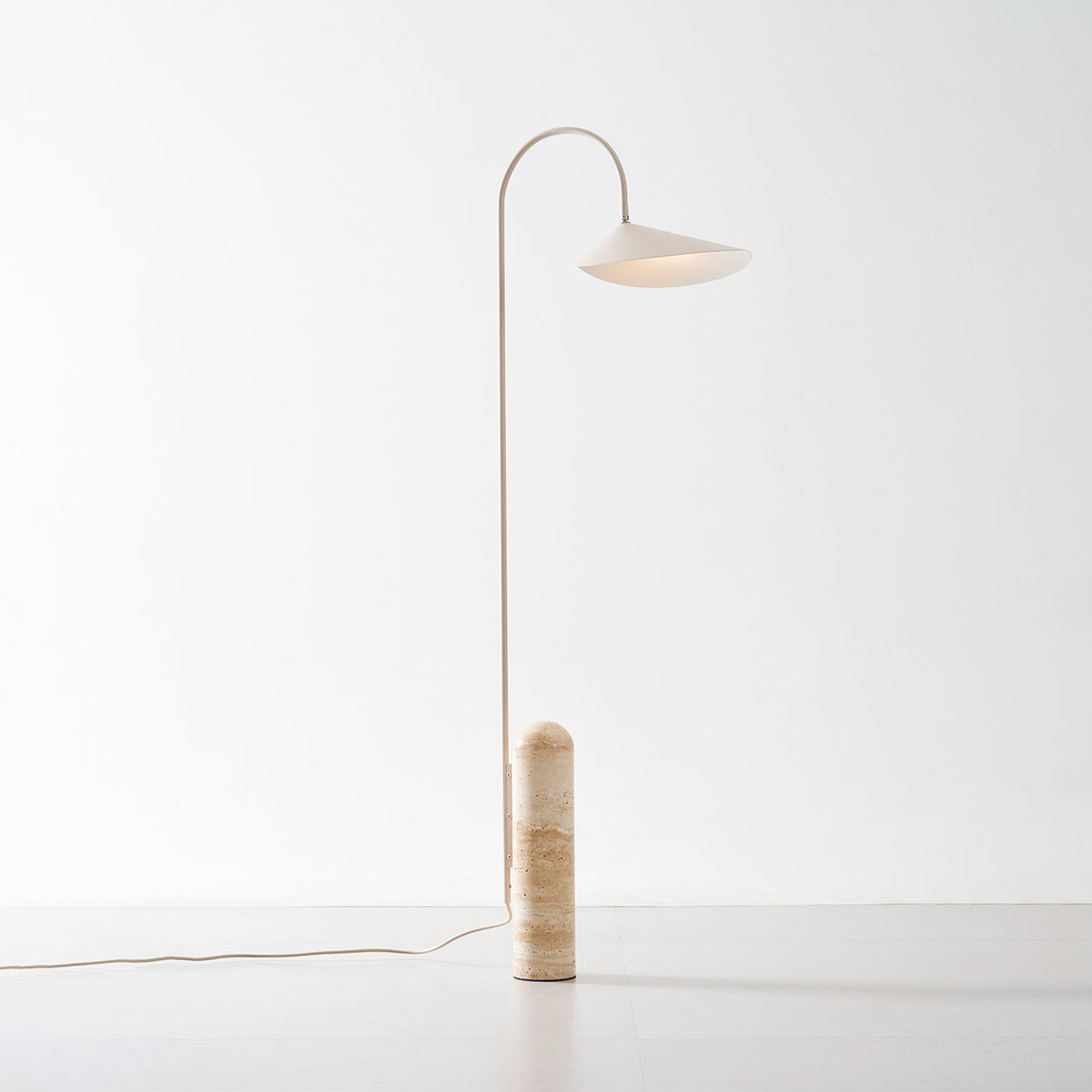 Lampa podłogowa minimalistyczna Balavek