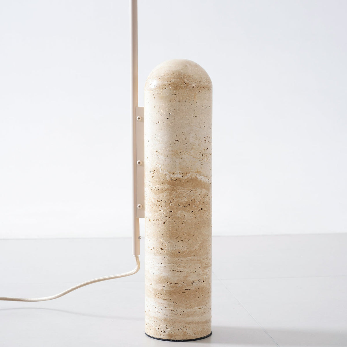 Lampa podłogowa minimalistyczna Balavek