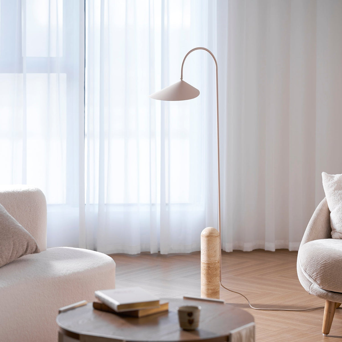 Lampa podłogowa minimalistyczna Balavek
