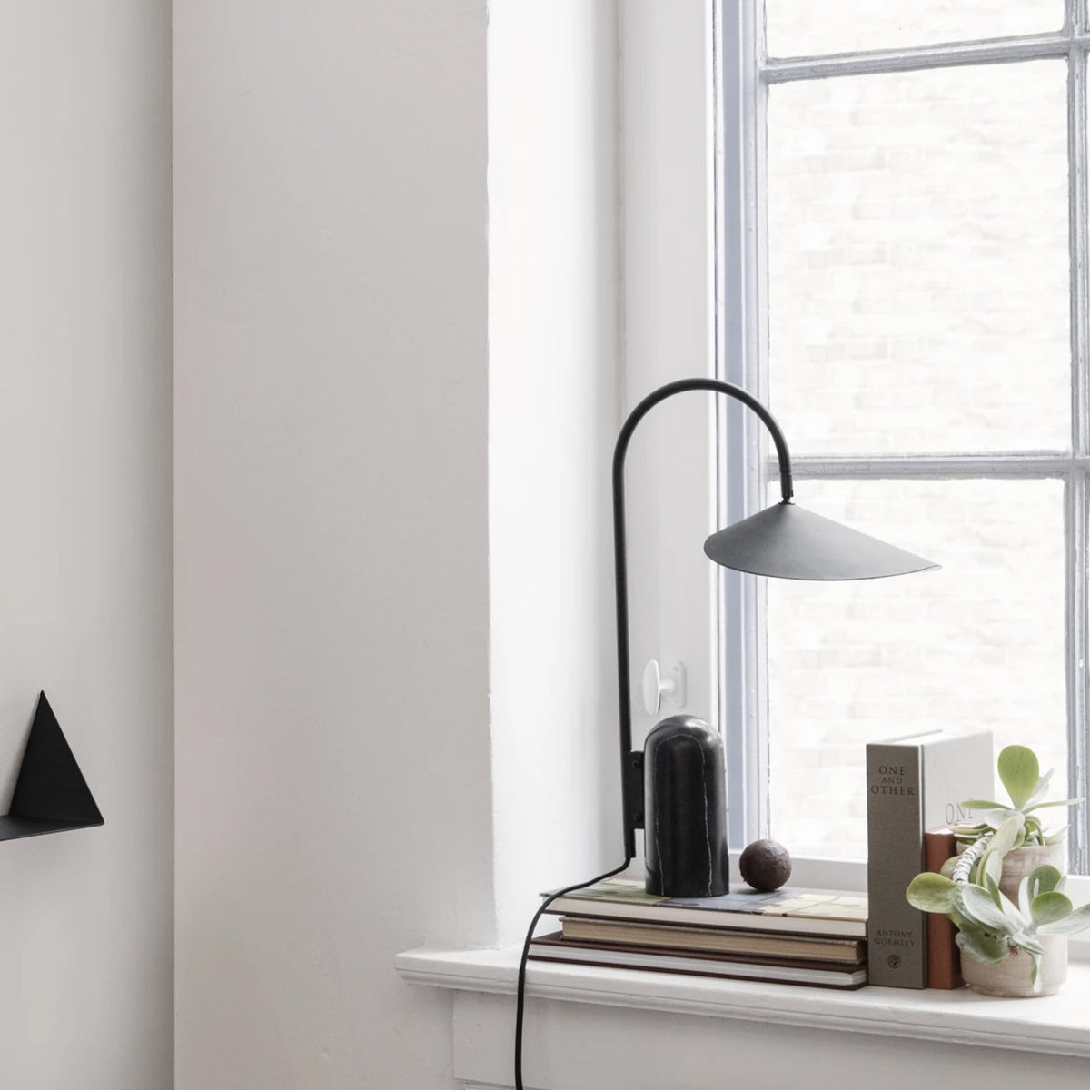 Lampa stołowa minimalistyczna Cellinrik