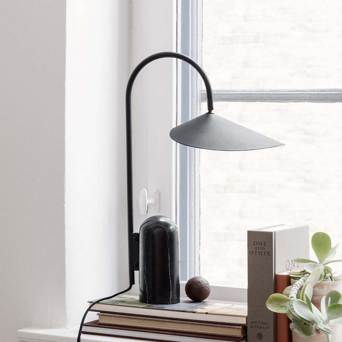 Lampa stołowa minimalistyczna Cellinrik