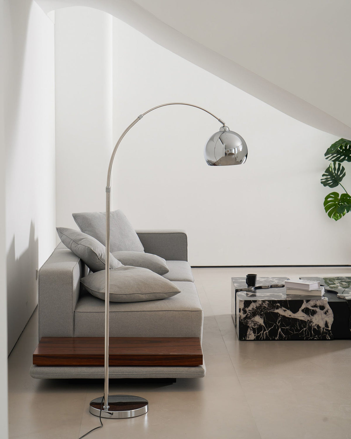 Lampa podłogowa nowoczesna Emkoe