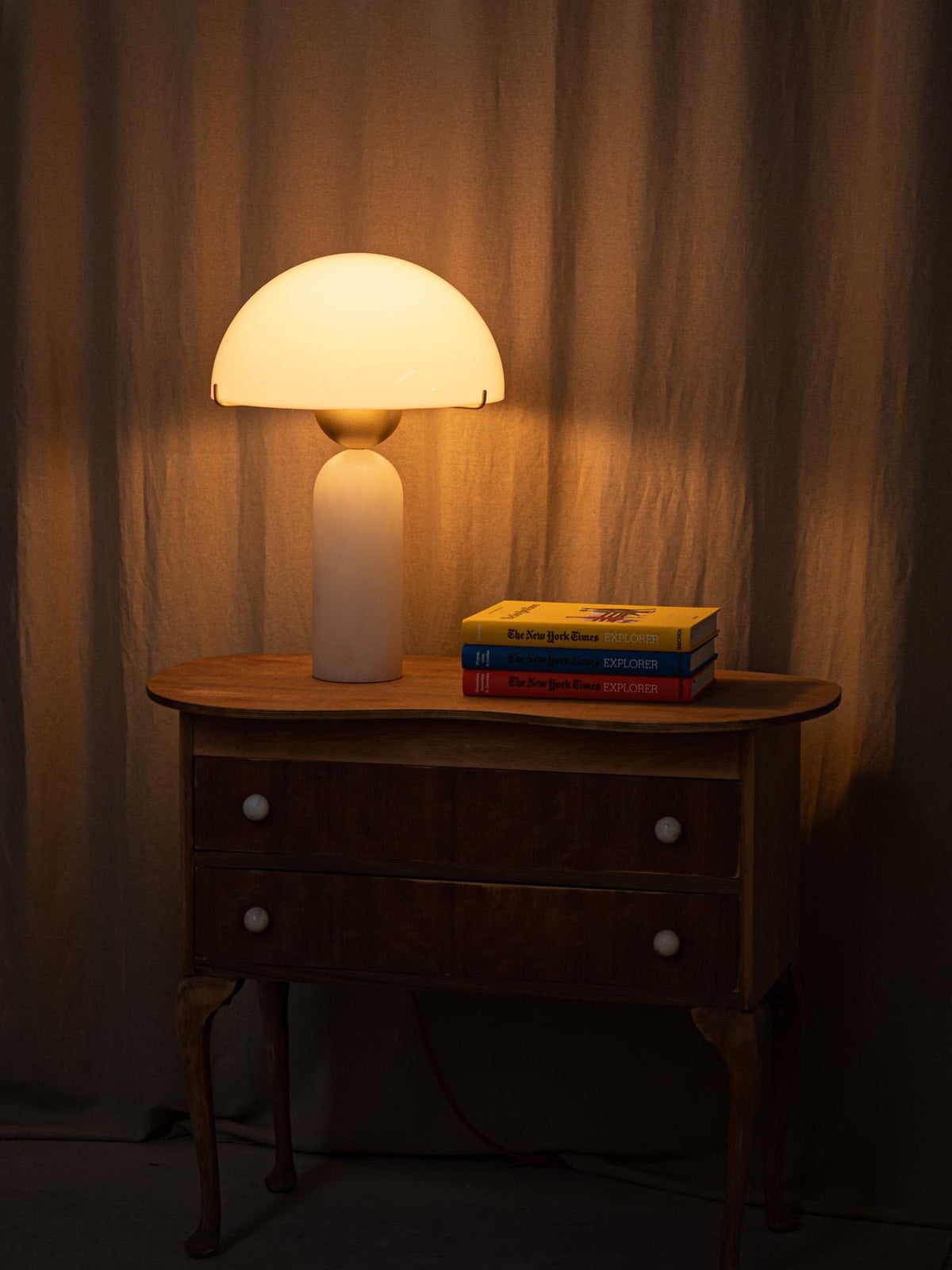 Lampa stołowa kulista Wenev