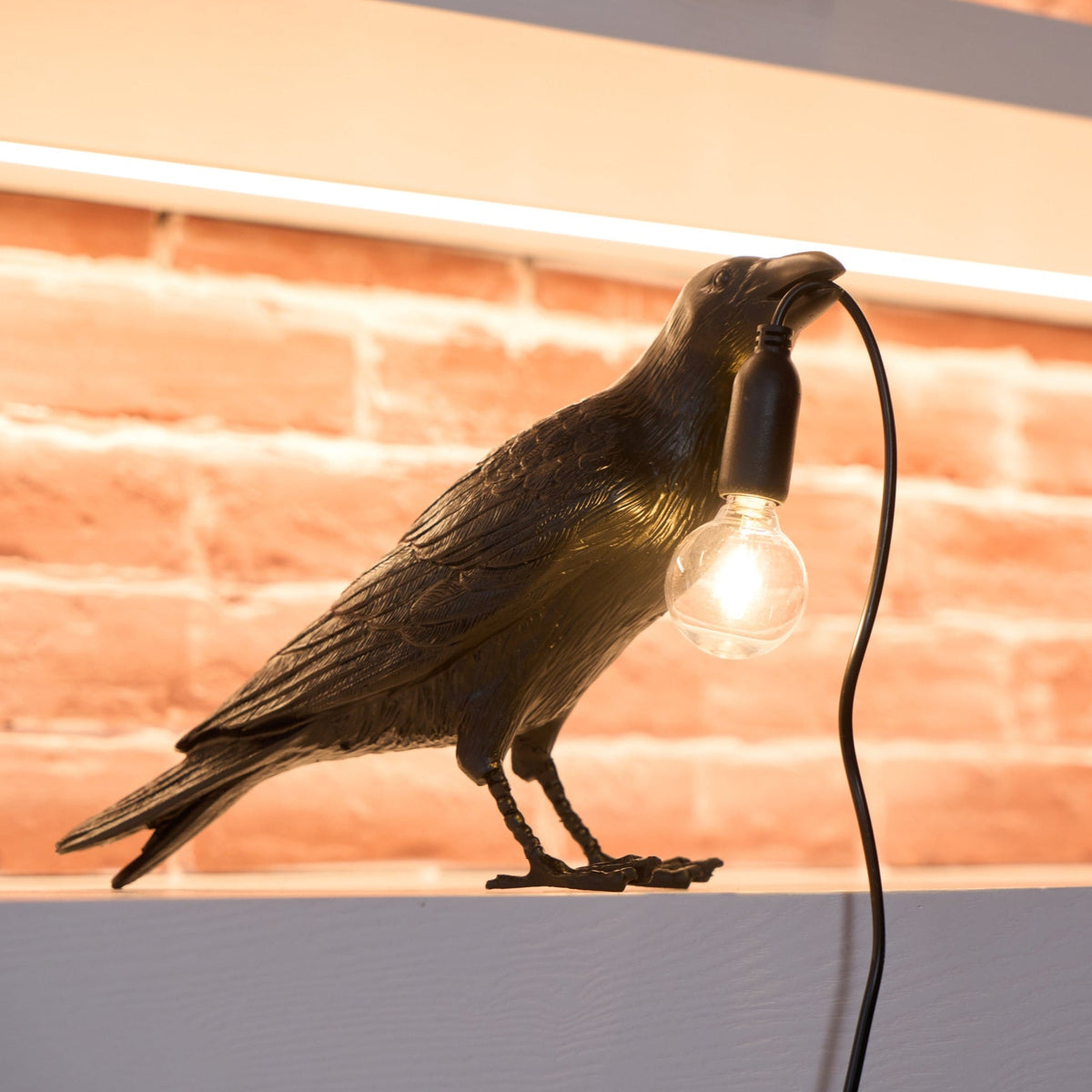 Raven Resin Table Lamp – detail 12