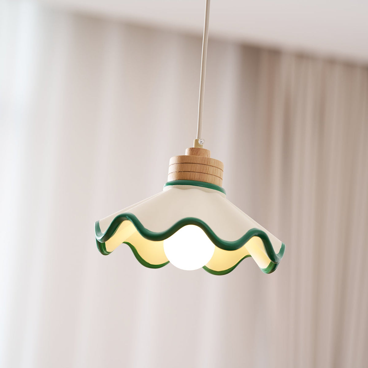 Lampa wisząca falowana Levenel