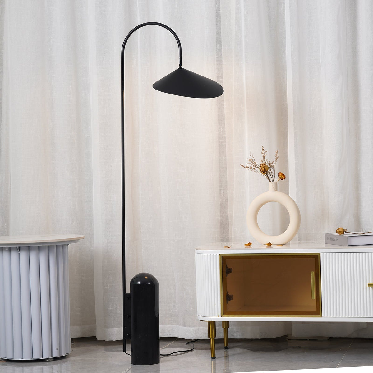 Lampa podłogowa minimalistyczna Balavek