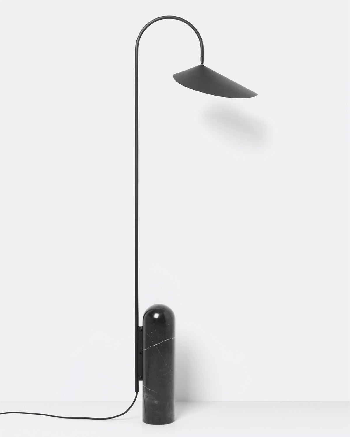 Lampa podłogowa minimalistyczna Balavek