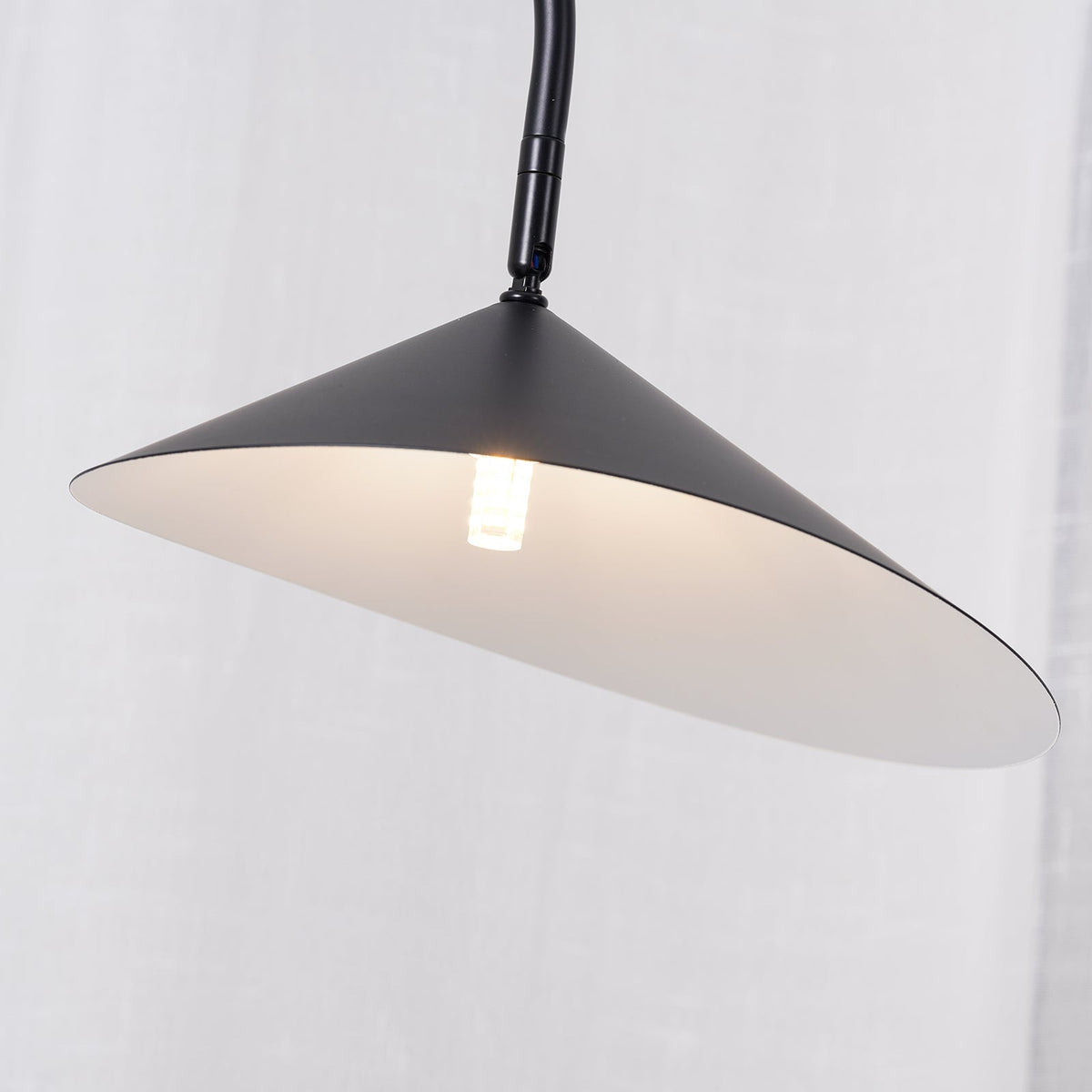 Lampa stołowa minimalistyczna Cellinrik