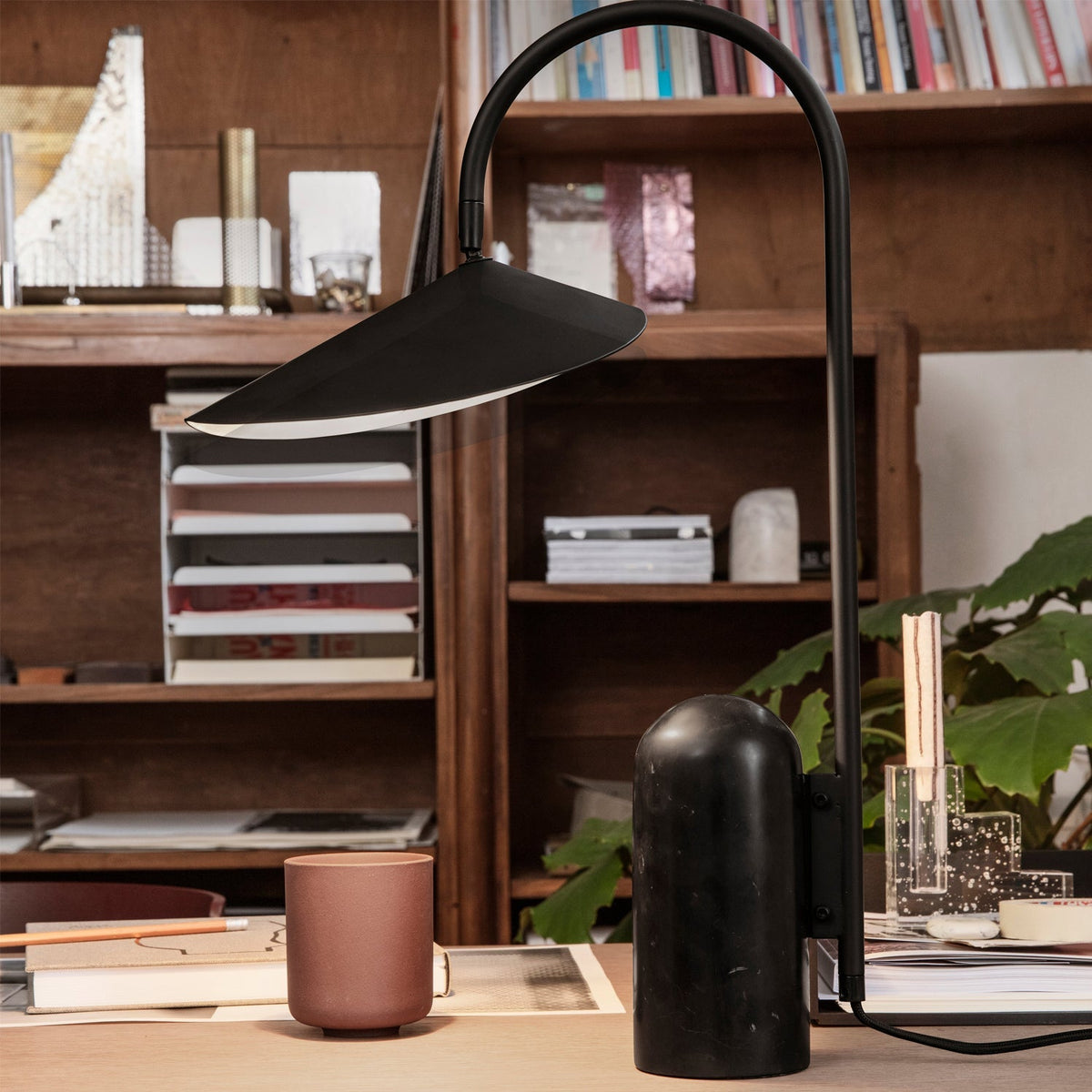 Lampa stołowa minimalistyczna Cellinrik