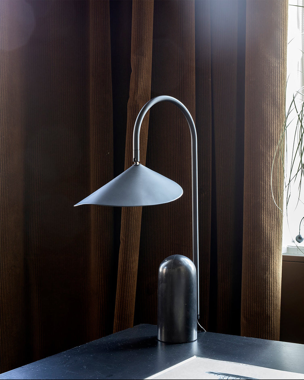Lampa stołowa minimalistyczna Cellinrik