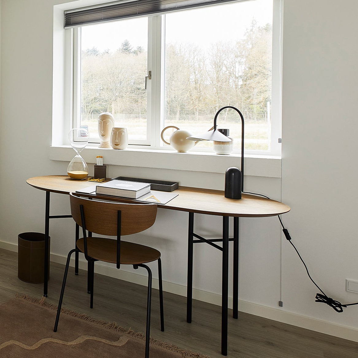 Lampa stołowa minimalistyczna Cellinrik