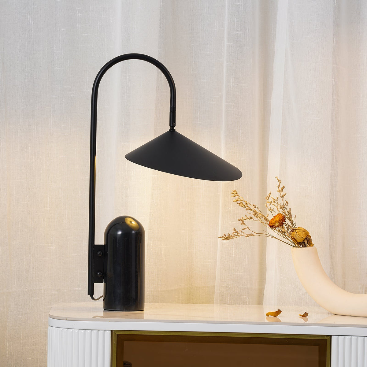 Lampa stołowa minimalistyczna Cellinrik