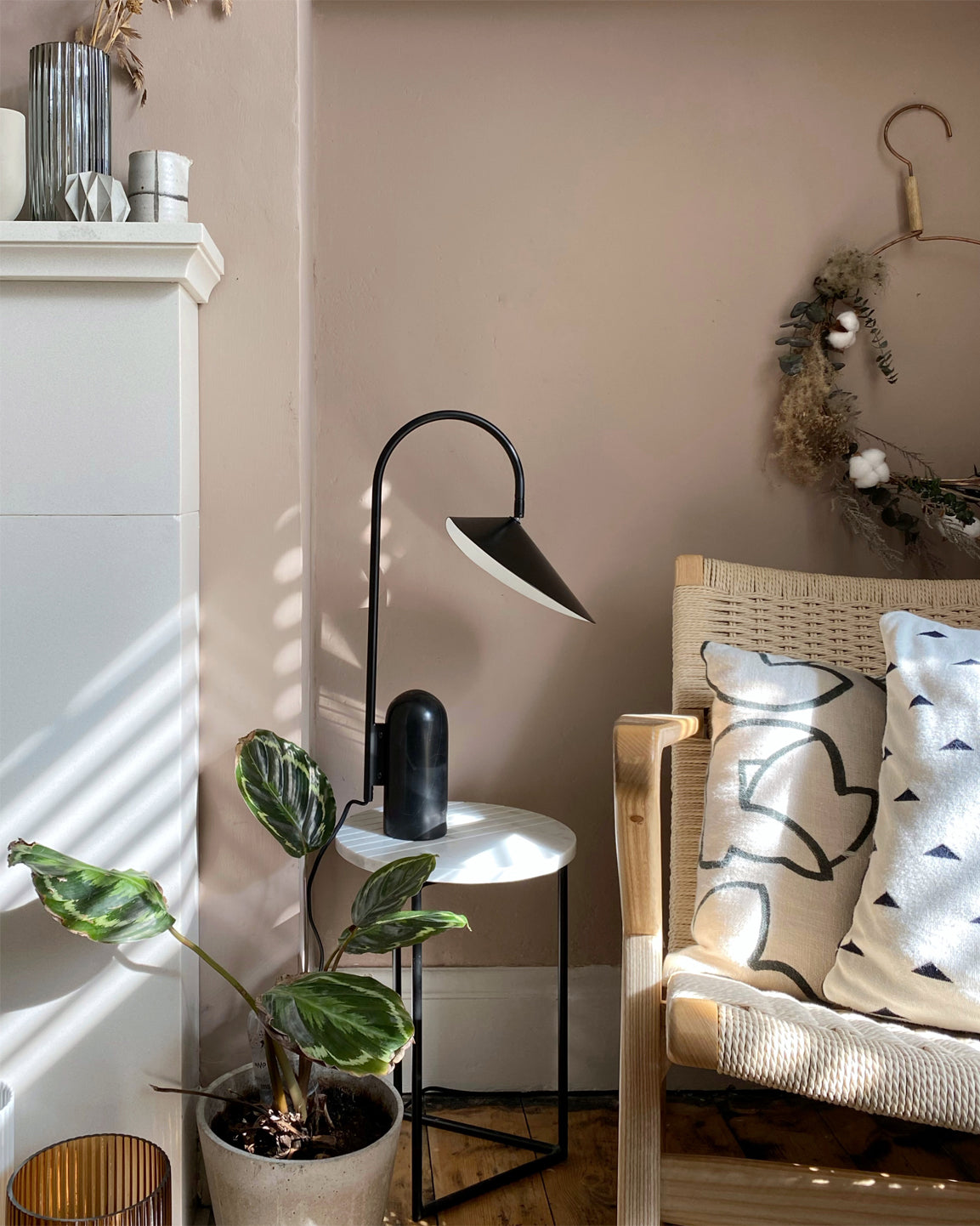 Lampa stołowa minimalistyczna Cellinrik