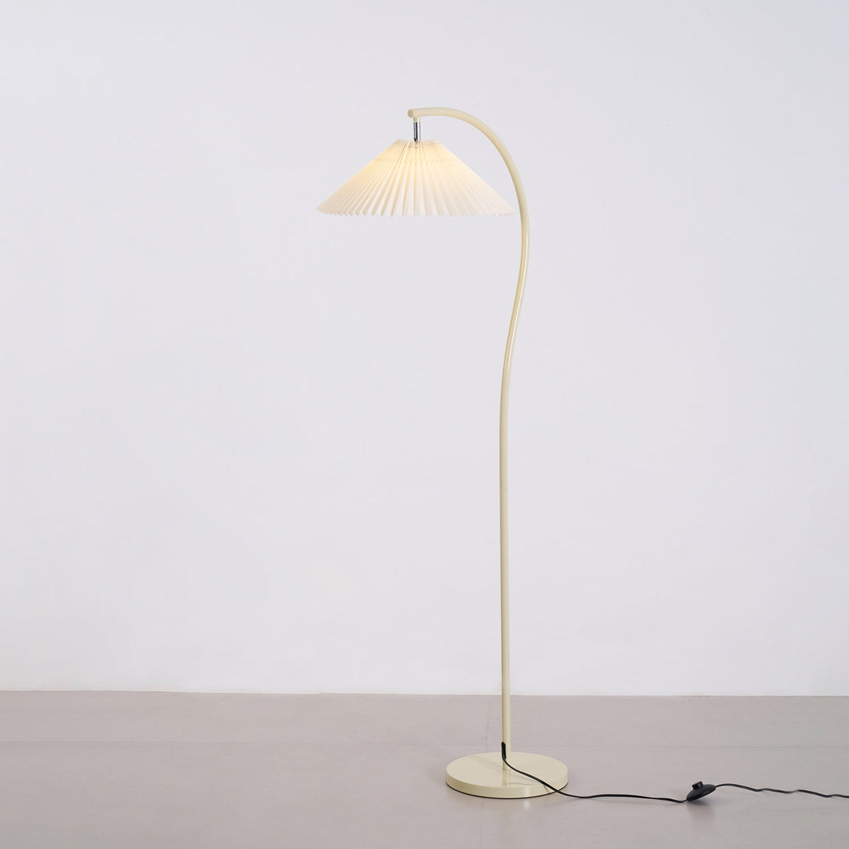 Lampa podłogowa vintage Kliala
