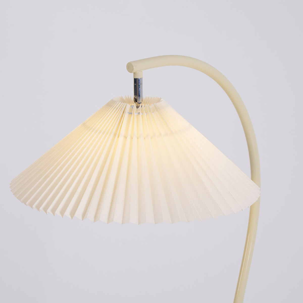 Lampa podłogowa vintage Kliala