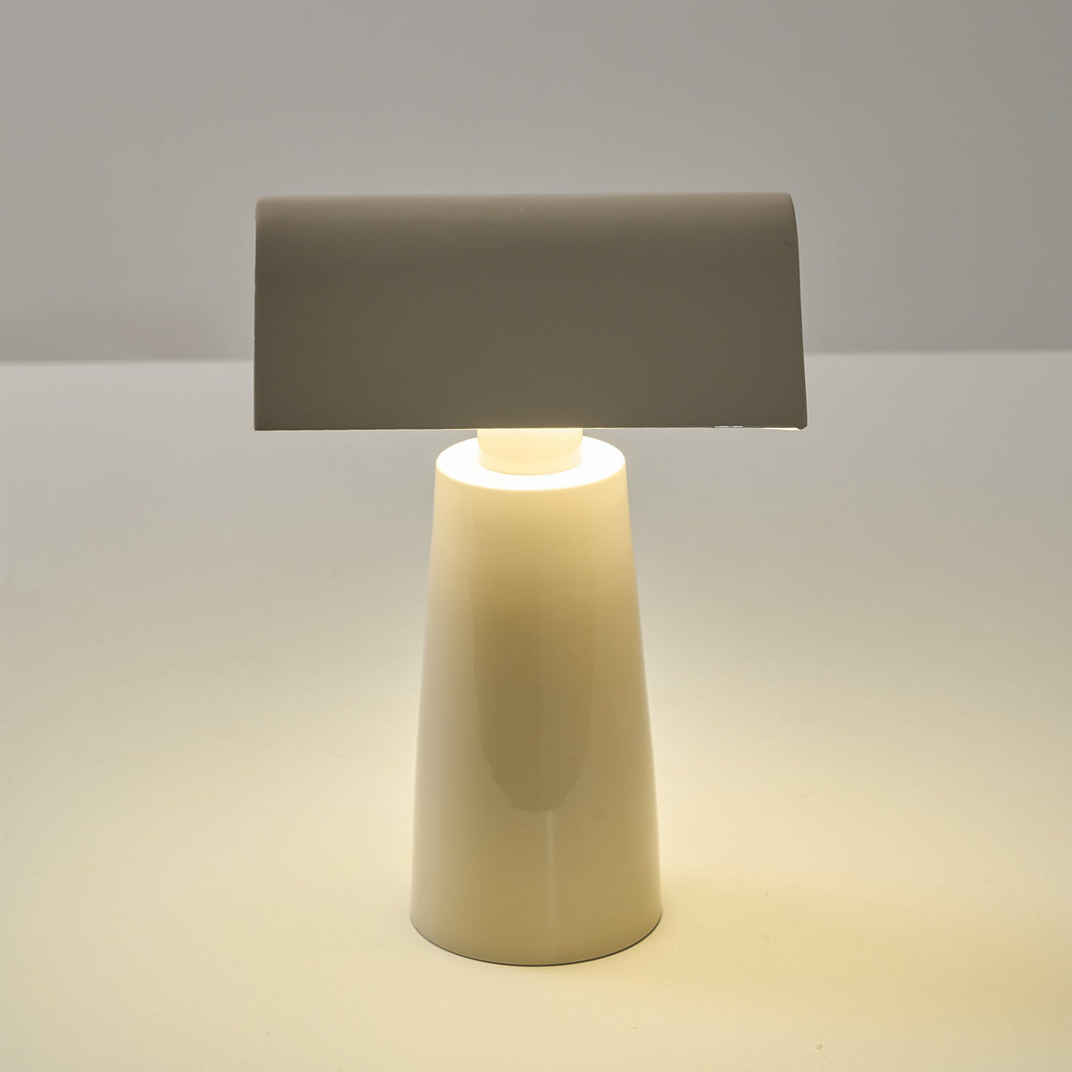 Lampa stołowa zewnętrzna Venow