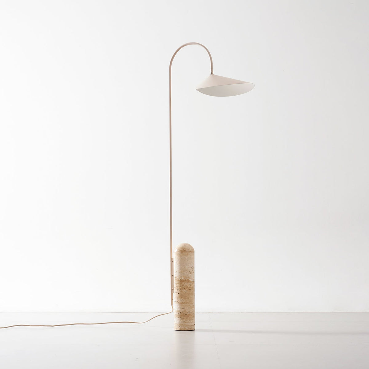Lampa podłogowa minimalistyczna Balavek