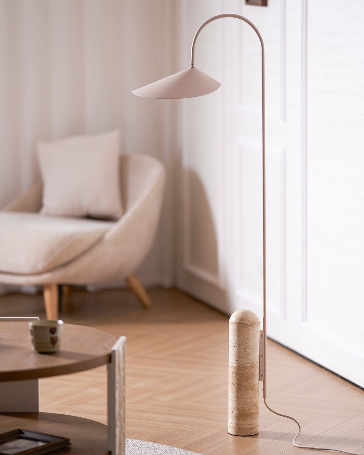 Lampa podłogowa minimalistyczna Balavek