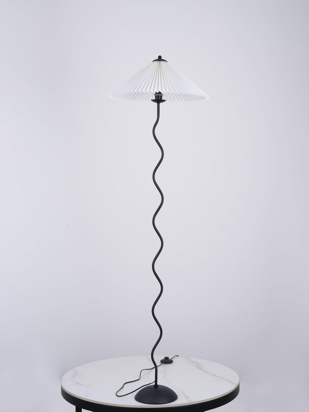 Lampa podłogowa falista Zelko