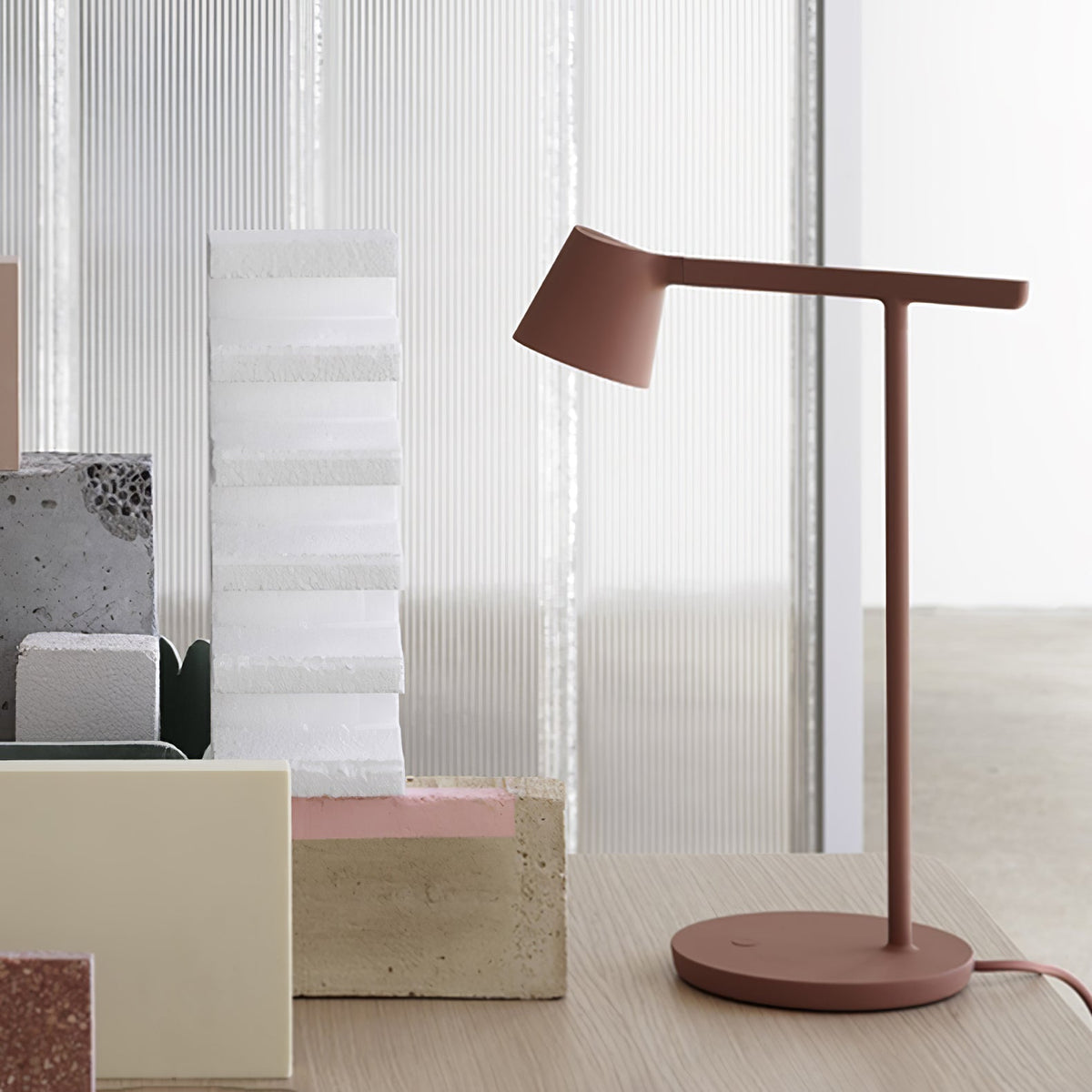 Lampa stołowa minimalistyczna Nadarko