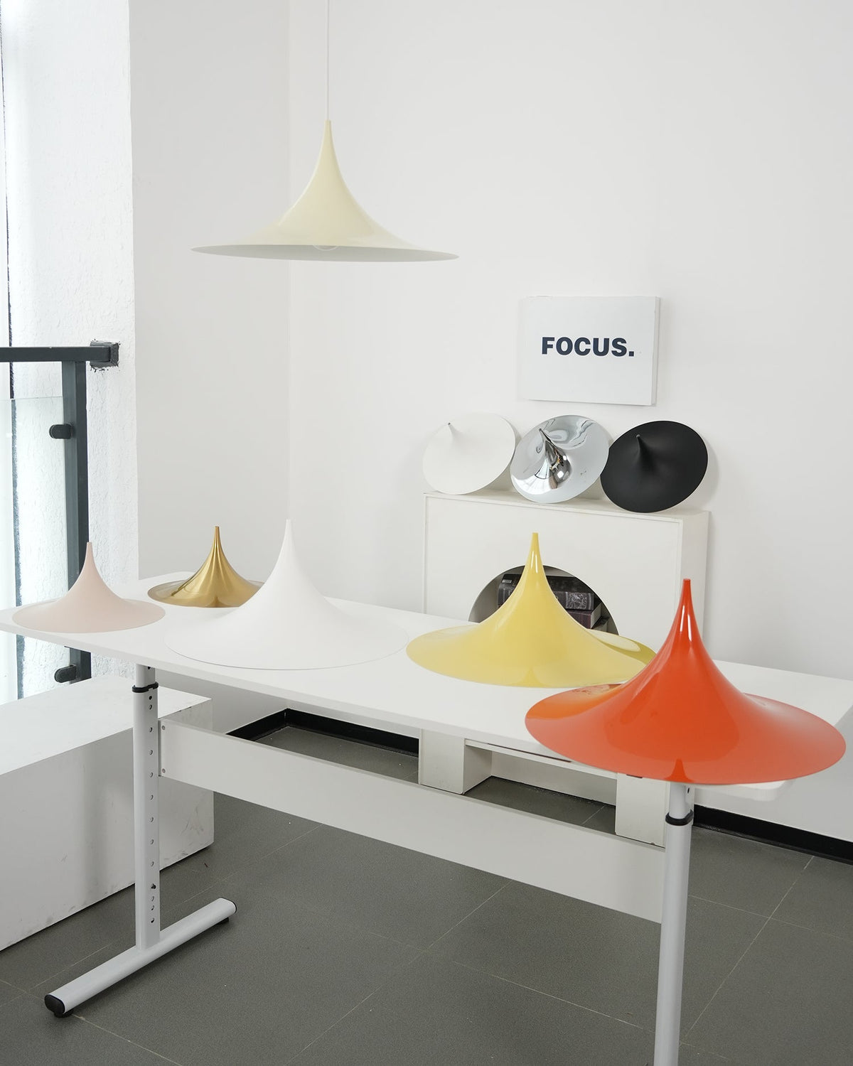 Lampa wisząca stożkowa Nadlenka