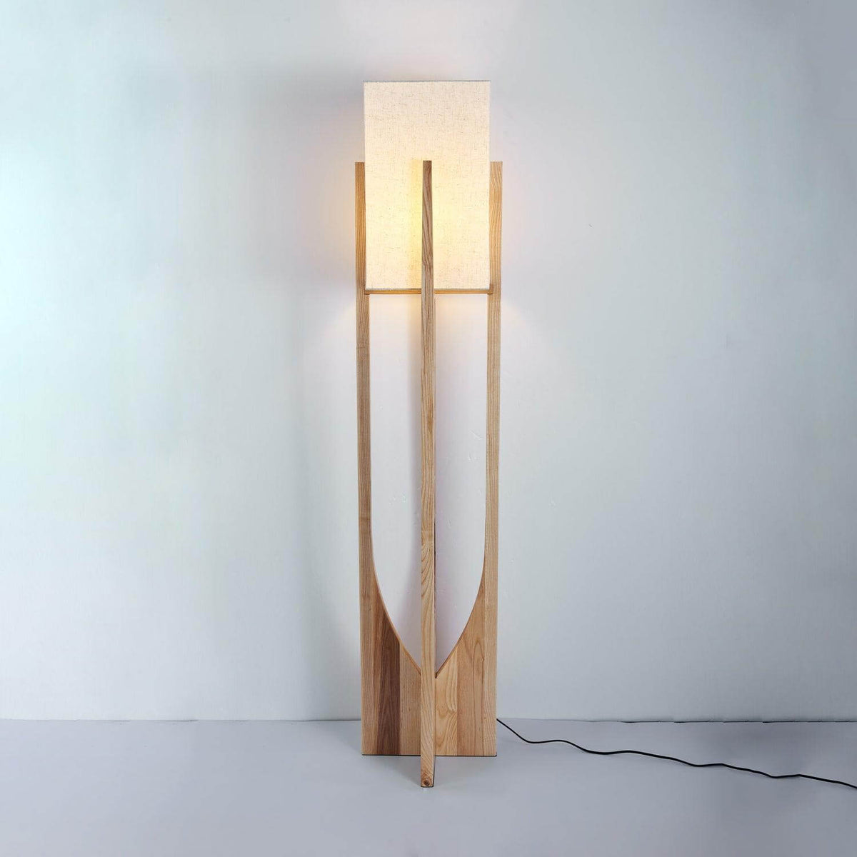 Lampa podłogowa Wenuar